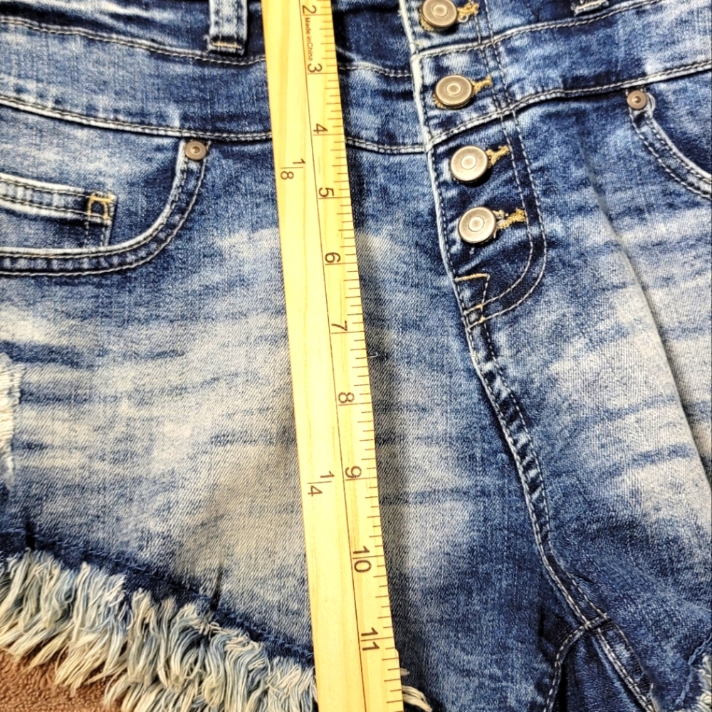 No Boundaries High Rise Denim Frayed Hem Women's Shorts Button Fly Size 7 - Picture 6 of 8